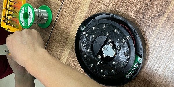 3C客戶線上打樣后，帶產(chǎn)品來到工廠測試！